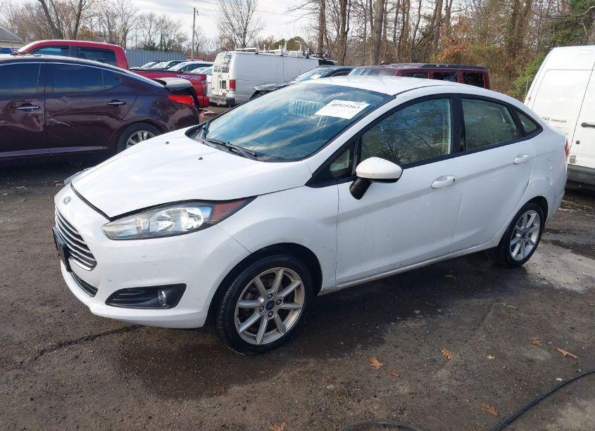 Photo 2 of 2019 Ford Fiesta SE (VIN 3FADP4BJ8KM148462)