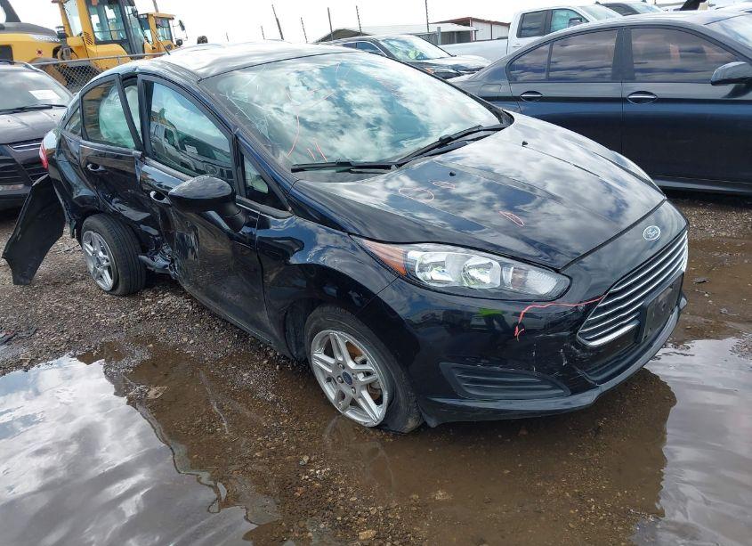 2019 Ford Fiesta SE (VIN 3FADP4BJ8KM165729) main photo