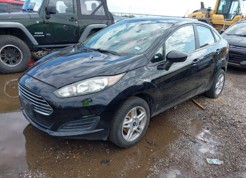 Photo 2 of 2019 Ford Fiesta SE (VIN 3FADP4BJ8KM165729)