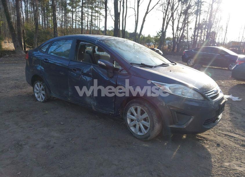 2013 Ford Fiesta SE (VIN 3FADP4BJ9DM200233) main photo