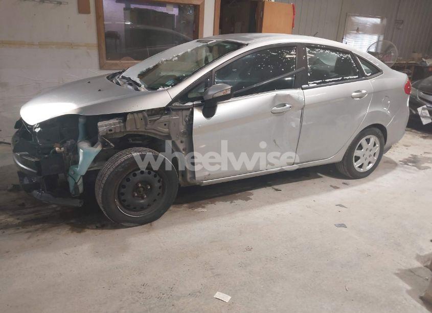 Photo 2 of 2013 Ford Fiesta SE (VIN 3FADP4BJ9DM205447)