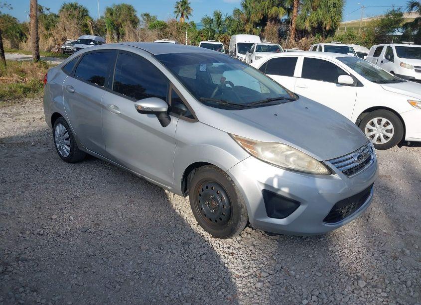 2013 Ford Fiesta SE (VIN 3FADP4BJ9DM223737) main photo