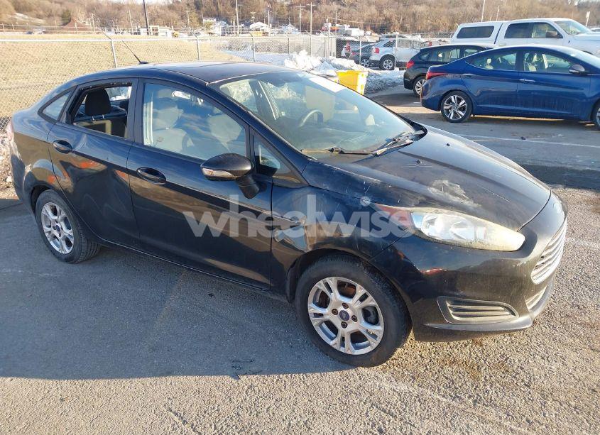 2015 Ford Fiesta SE (VIN 3FADP4BJ9FM135483) main photo