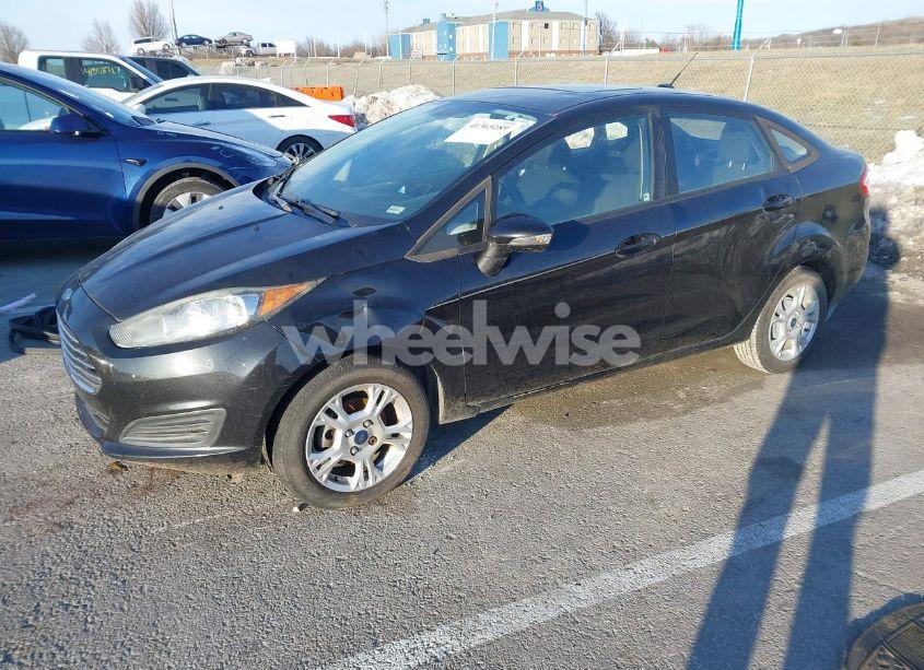 Photo 2 of 2015 Ford Fiesta SE (VIN 3FADP4BJ9FM135483)