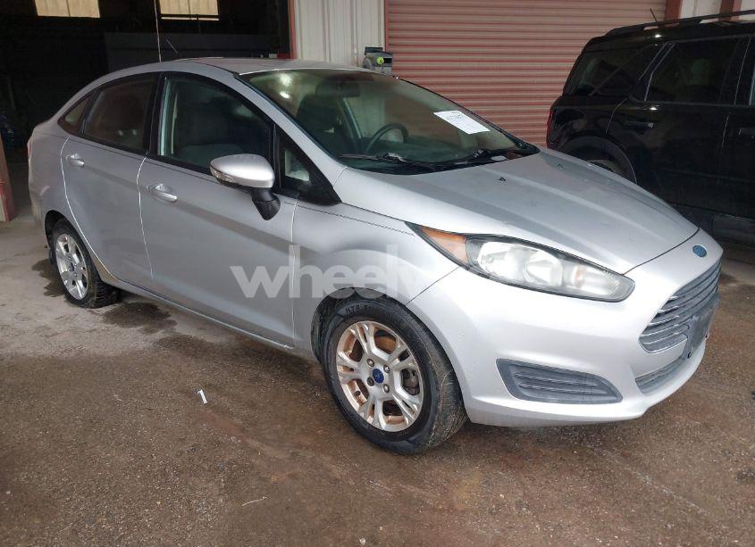 2015 Ford Fiesta SE (VIN 3FADP4BJ9FM195506) main photo
