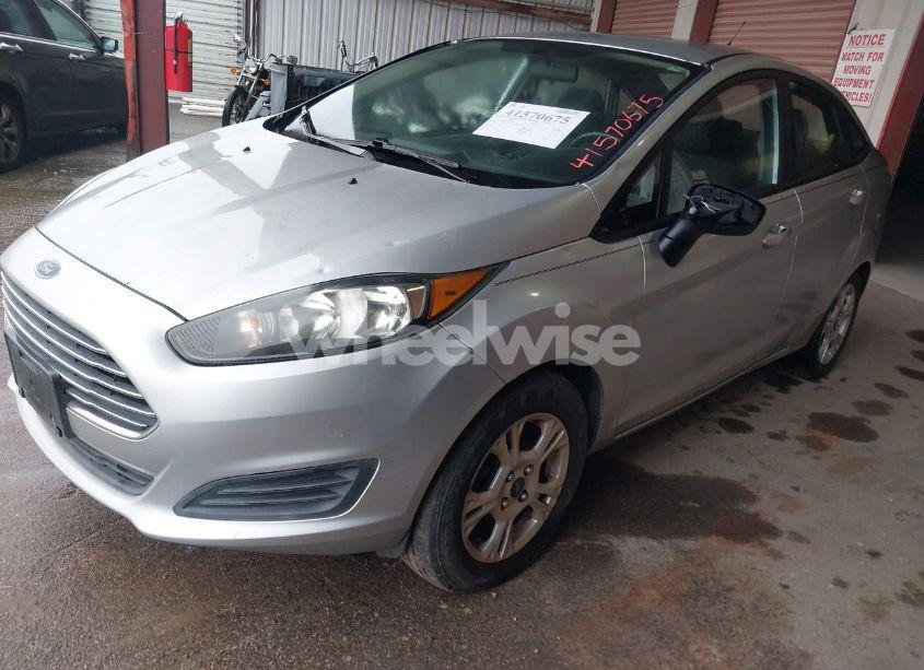 Photo 2 of 2015 Ford Fiesta SE (VIN 3FADP4BJ9FM195506)