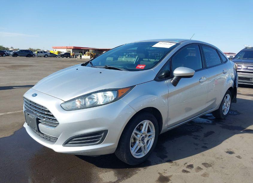 Photo 2 of 2018 Ford Fiesta SE (VIN 3FADP4BJ9JM126520)