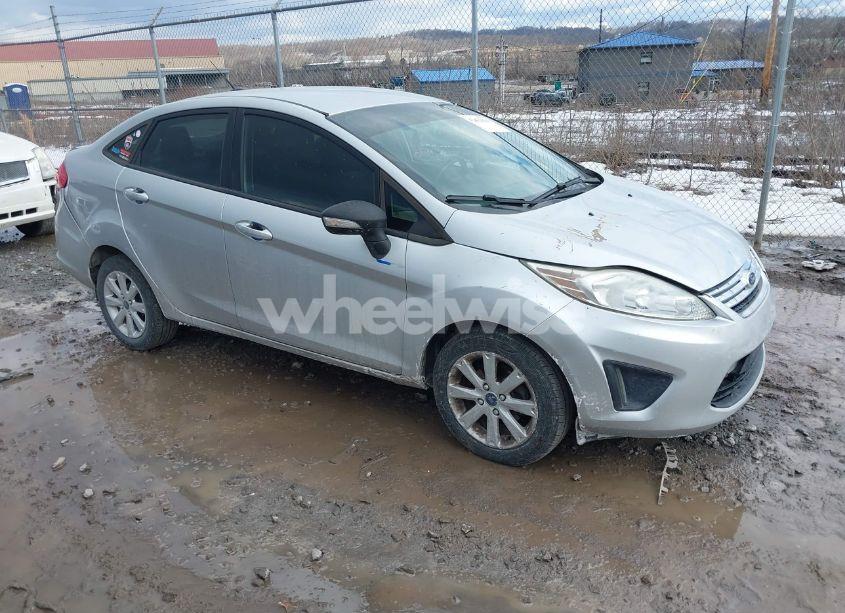 2013 Ford Fiesta SE (VIN 3FADP4BJXDM192224) main photo