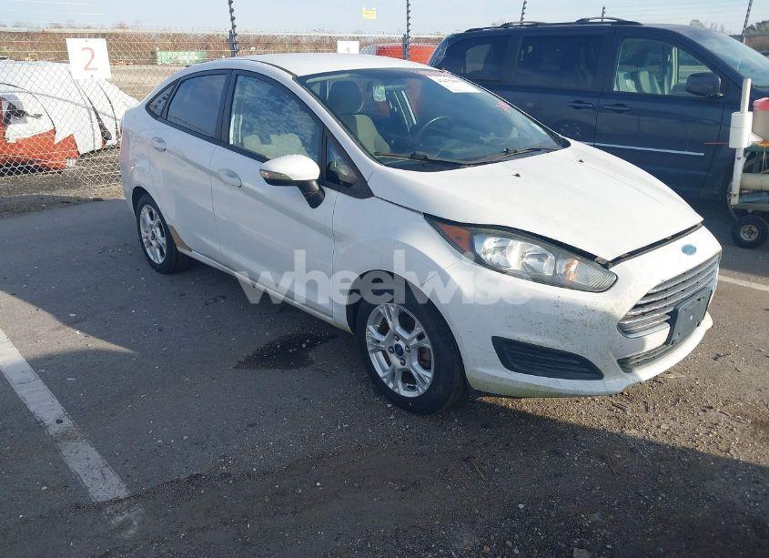 2014 Ford Fiesta SE (VIN 3FADP4BJXEM106086) main photo