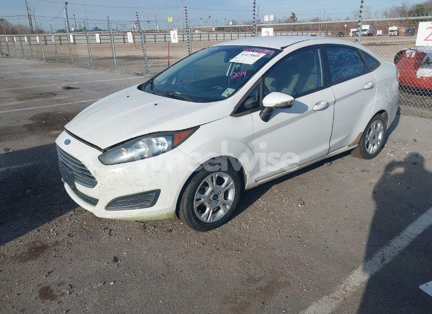 Photo 2 of 2014 Ford Fiesta SE (VIN 3FADP4BJXEM106086)