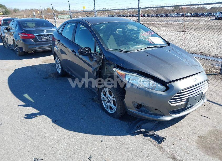 2015 Ford Fiesta SE (VIN 3FADP4BJXFM101939) main photo