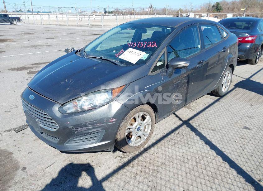 Photo 2 of 2015 Ford Fiesta SE (VIN 3FADP4BJXFM101939)