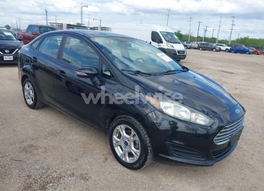 2015 Ford Fiesta SE (VIN 3FADP4BJXFM181677) main photo