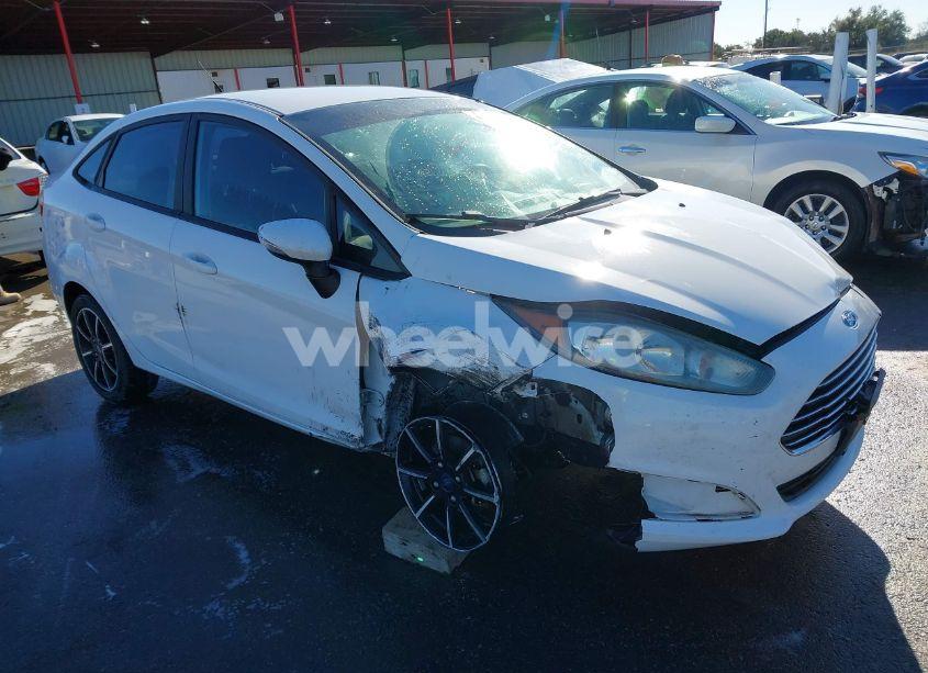 2016 Ford Fiesta SE (VIN 3FADP4BJXGM141083) main photo