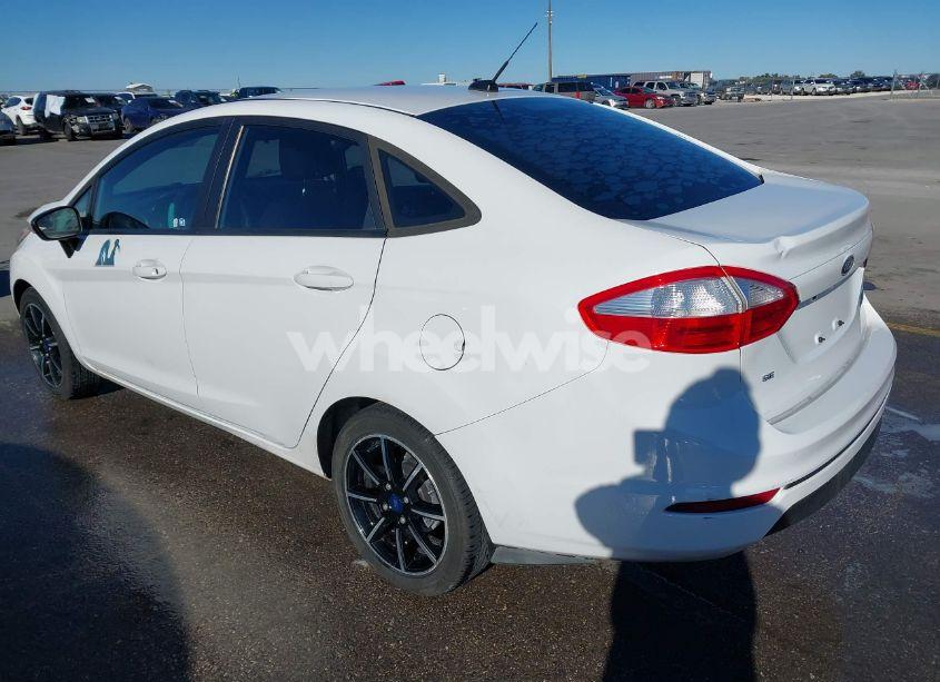 Photo 3 of 2016 Ford Fiesta SE (VIN 3FADP4BJXGM141083)