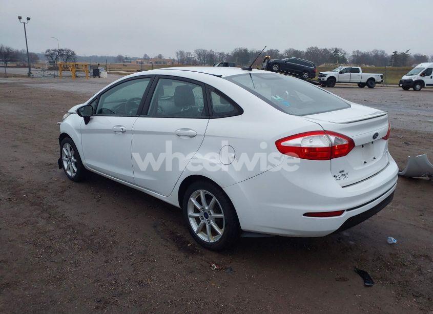 Photo 3 of 2016 Ford Fiesta SE (VIN 3FADP4BJXGM158126)