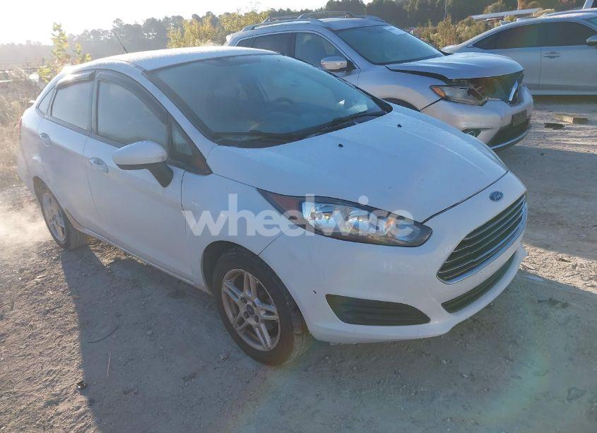 2017 Ford Fiesta SE (VIN 3FADP4BJXHM118470) main photo