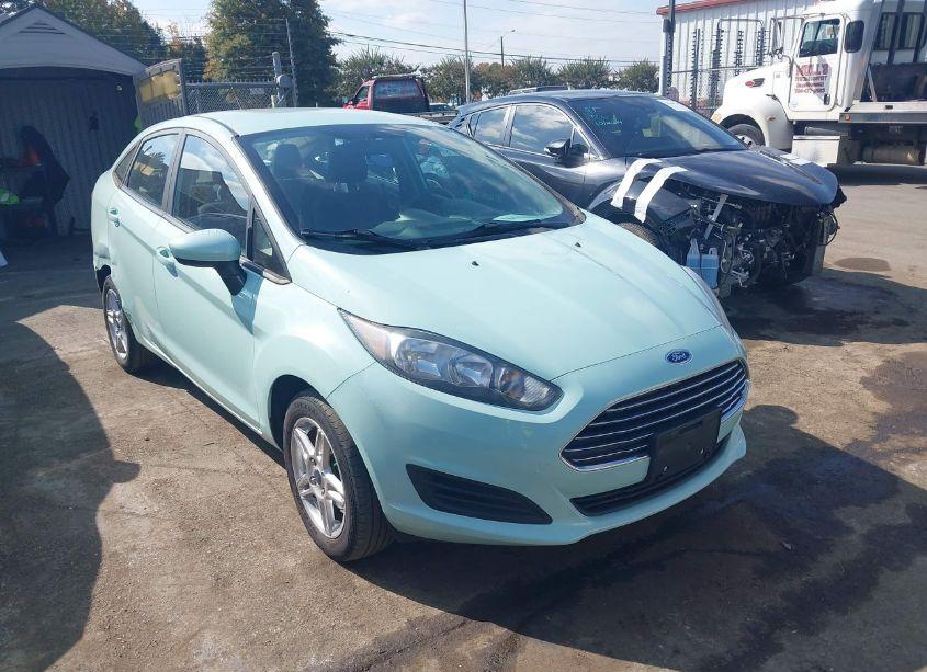 2017 Ford Fiesta SE (VIN 3FADP4BJXHM142462) main photo