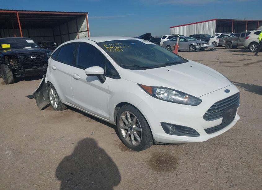 2019 Ford Fiesta SE (VIN 3FADP4BJXKM123546) main photo