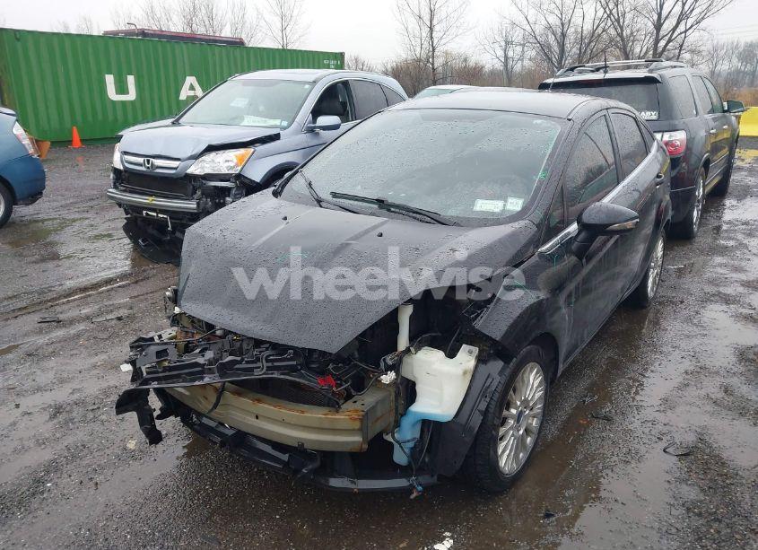 Photo 2 of 2016 Ford Fiesta TITANIUM (VIN 3FADP4CJ4GM135231)