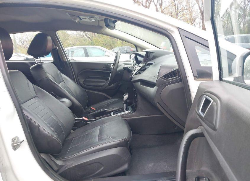 Photo 5 of 2015 Ford Fiesta TITANIUM (VIN 3FADP4CJ6FM138422)