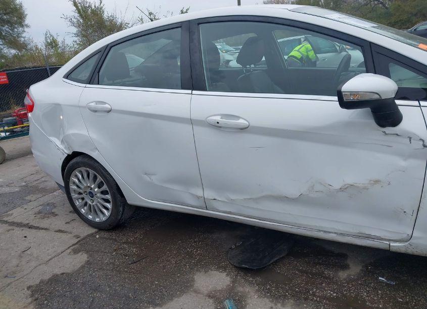Photo 6 of 2015 Ford Fiesta TITANIUM (VIN 3FADP4CJ6FM138422)