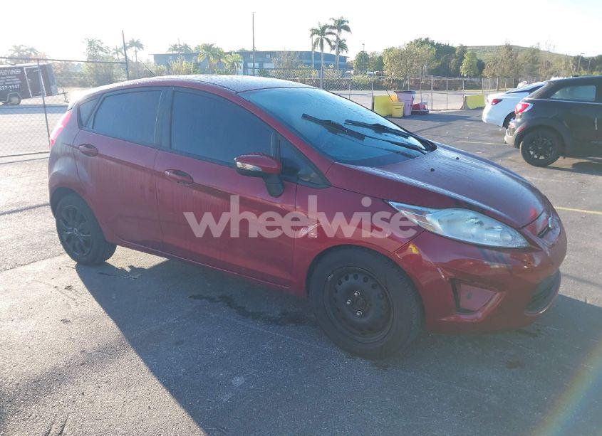 2013 Ford Fiesta SE (VIN 3FADP4EJ0DM149281) main photo