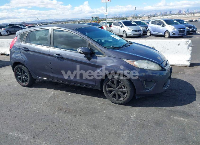 2013 Ford Fiesta SE (VIN 3FADP4EJ0DM186220) main photo