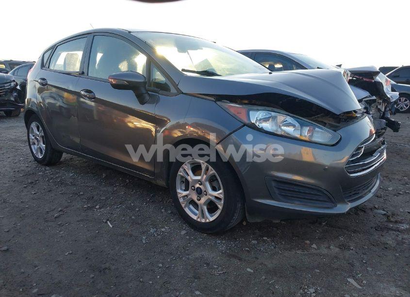 2014 Ford Fiesta SE (VIN 3FADP4EJ0EM102656) main photo