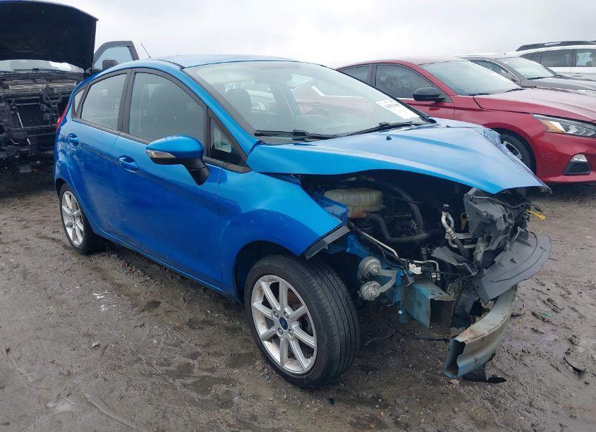 2015 Ford Fiesta SE (VIN 3FADP4EJ0FM210504) main photo