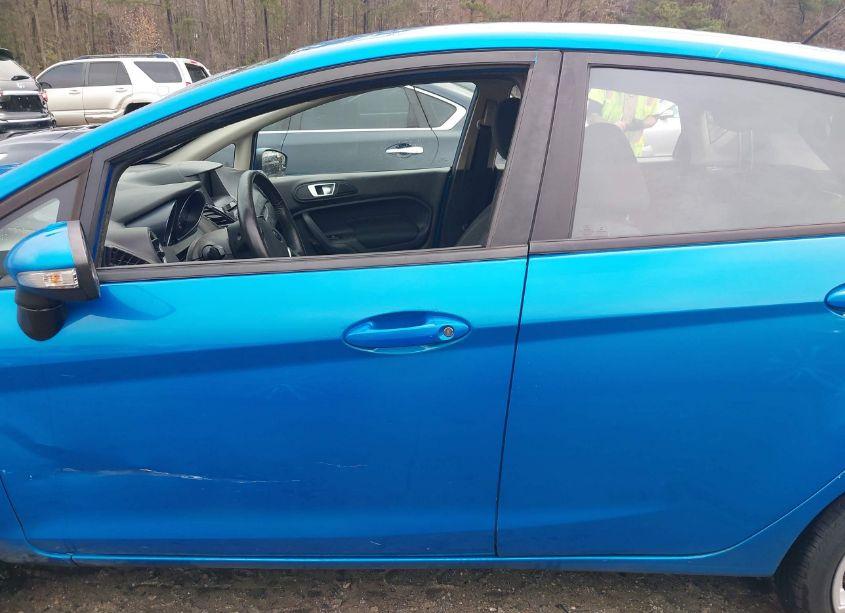 Photo 15 of 2015 Ford Fiesta SE (VIN 3FADP4EJ0FM210504)