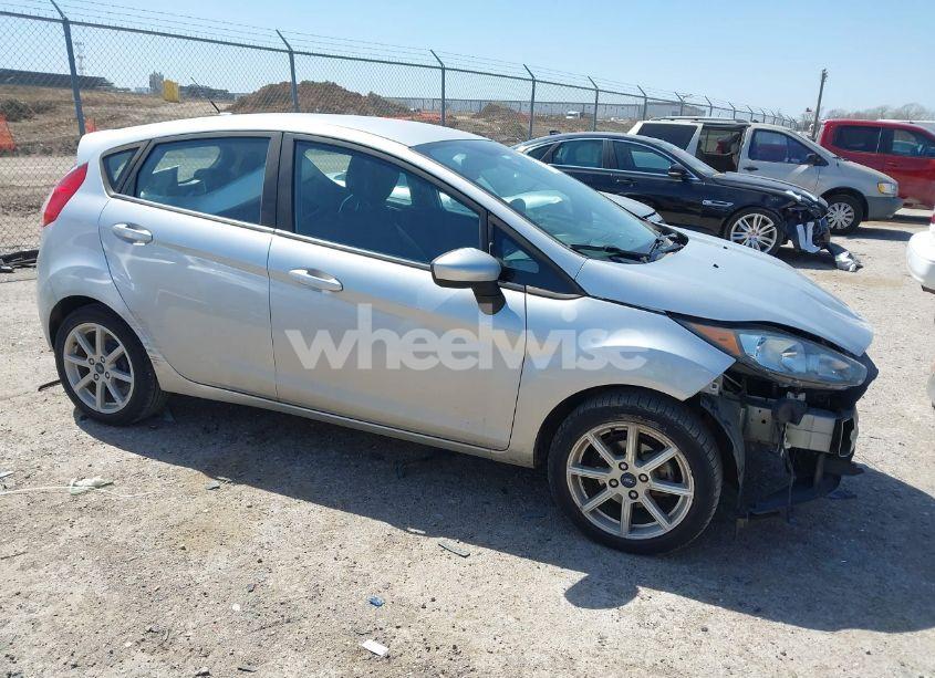 2019 Ford Fiesta SE (VIN 3FADP4EJ0KM148614) main photo