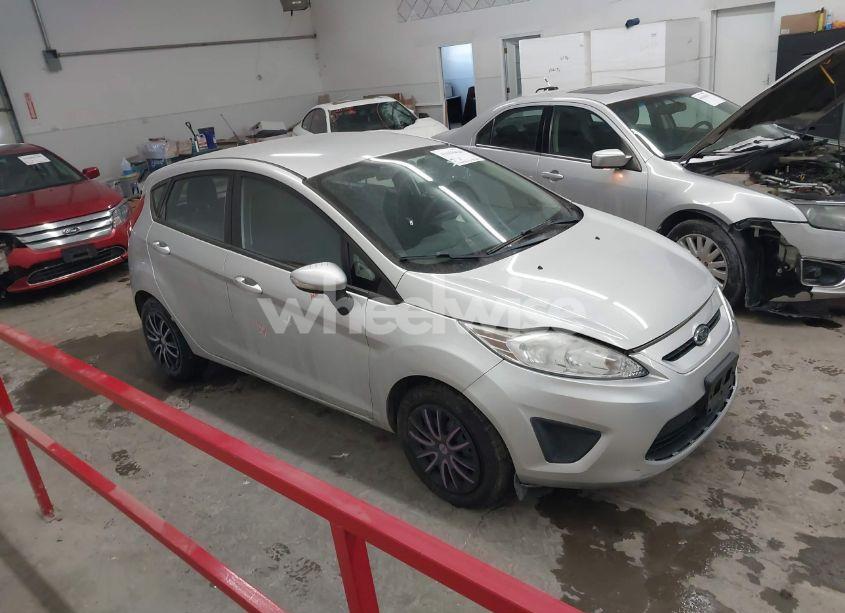 2013 Ford Fiesta SE (VIN 3FADP4EJ1DM184203) main photo