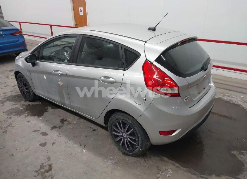 Photo 3 of 2013 Ford Fiesta SE (VIN 3FADP4EJ1DM184203)