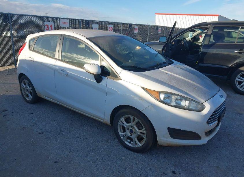 2014 Ford Fiesta SE (VIN 3FADP4EJ1EM102763) main photo