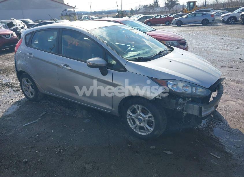 2014 Ford Fiesta SE (VIN 3FADP4EJ1EM140025) main photo