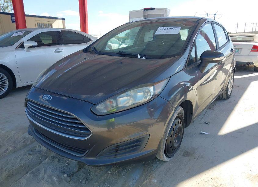 Photo 2 of 2016 Ford Fiesta SE (VIN 3FADP4EJ1GM112261)