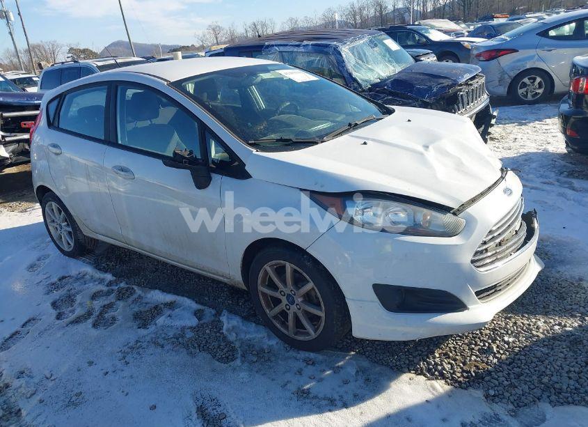 2019 Ford Fiesta SE (VIN 3FADP4EJ1KM134222) main photo