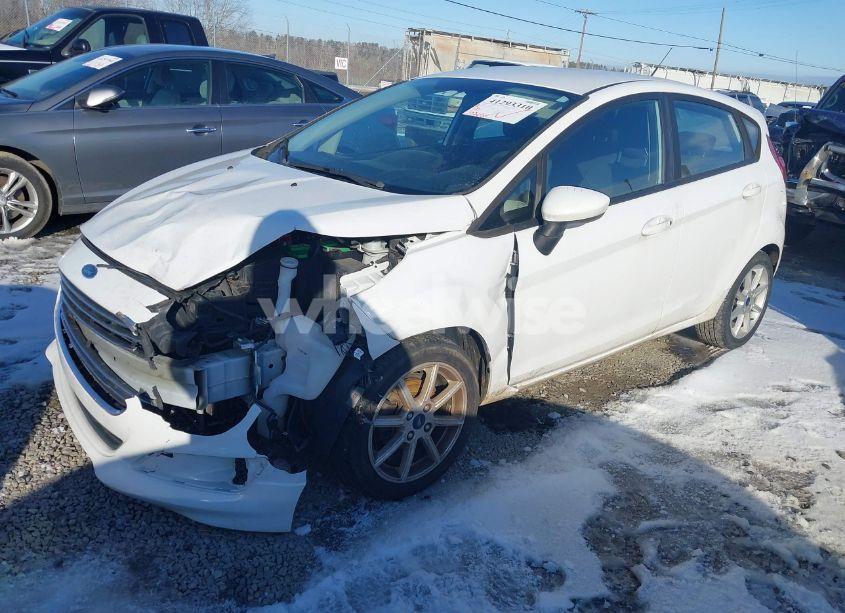 Photo 2 of 2019 Ford Fiesta SE (VIN 3FADP4EJ1KM134222)