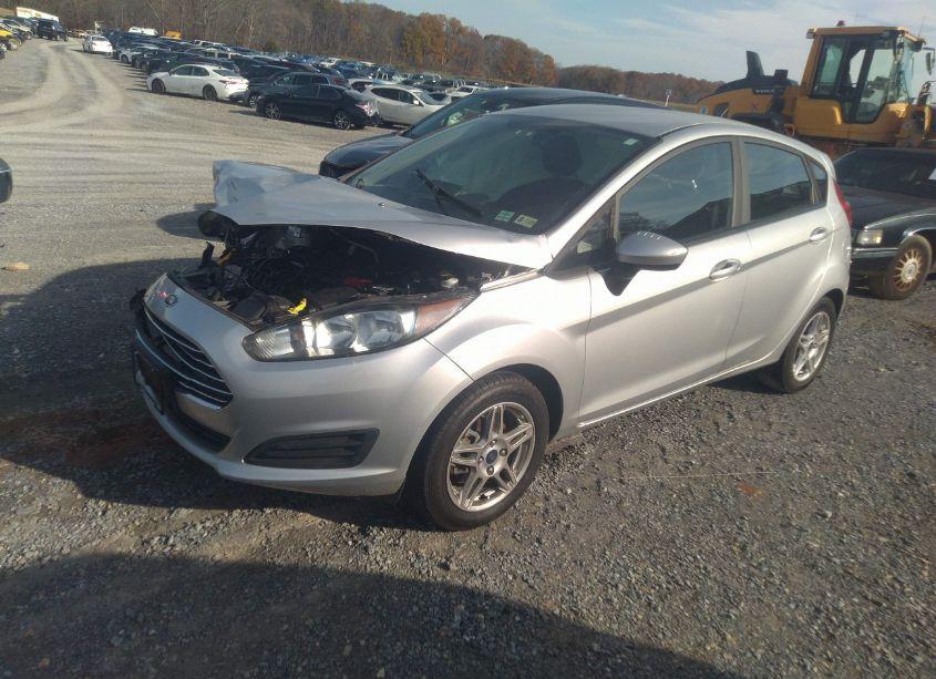 Photo 2 of 2019 Ford Fiesta SE (VIN 3FADP4EJ1KM144653)