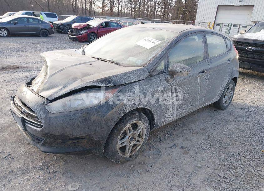 Photo 2 of 2019 Ford Fiesta SE (VIN 3FADP4EJ1KM154082)