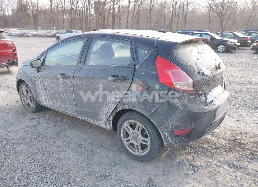 Photo 3 of 2019 Ford Fiesta SE (VIN 3FADP4EJ1KM154082)