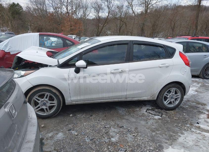 Photo 15 of 2019 Ford Fiesta SE (VIN 3FADP4EJ1KM162313)