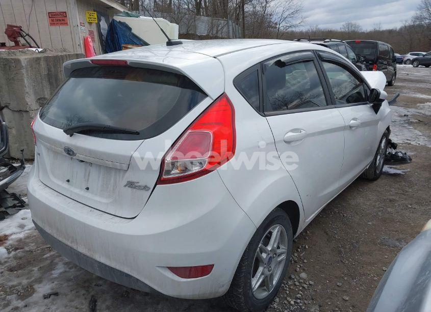 Photo 4 of 2019 Ford Fiesta SE (VIN 3FADP4EJ1KM162313)