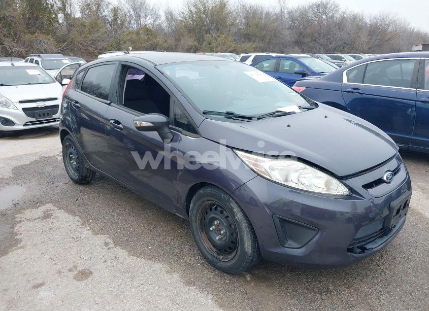 2013 Ford Fiesta SE (VIN 3FADP4EJ2DM116718) main photo
