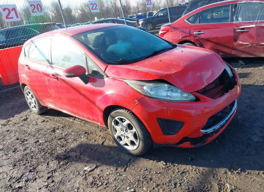 2013 Ford Fiesta SE (VIN 3FADP4EJ2DM118968) main photo