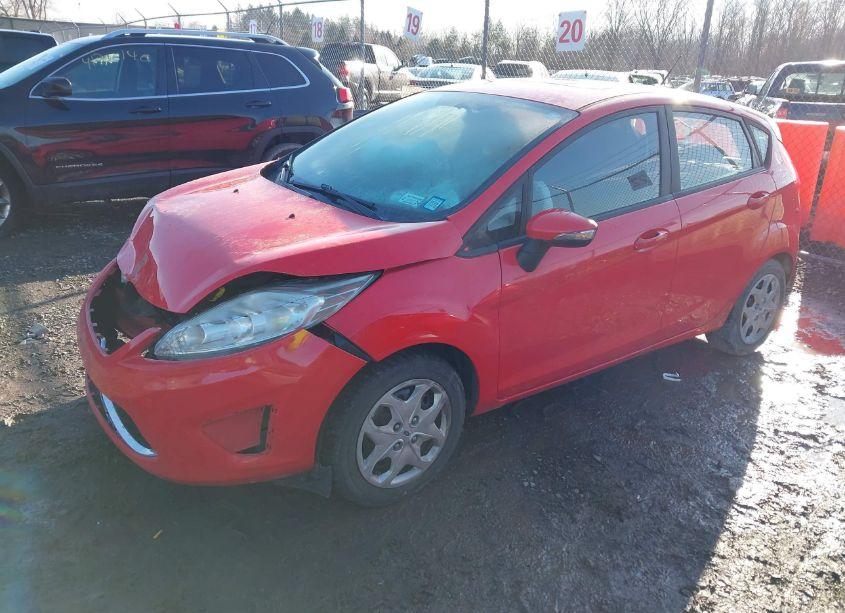 Photo 2 of 2013 Ford Fiesta SE (VIN 3FADP4EJ2DM118968)