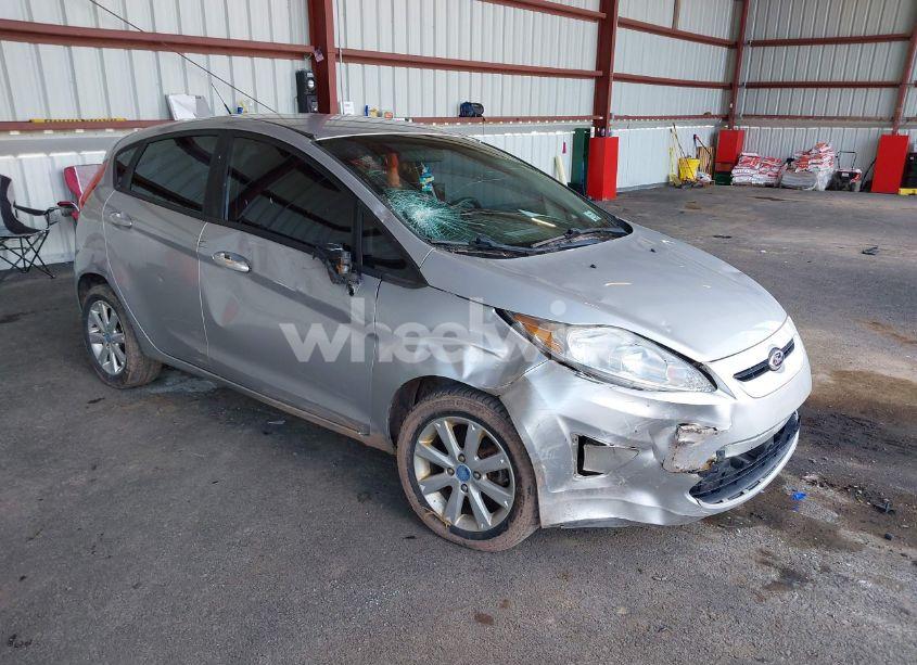 2013 Ford Fiesta SE (VIN 3FADP4EJ2DM173842) main photo