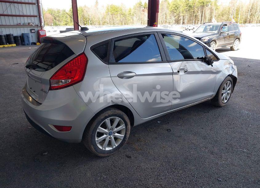 Photo 4 of 2013 Ford Fiesta SE (VIN 3FADP4EJ2DM173842)