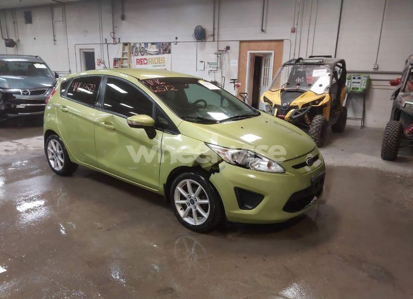 2013 Ford Fiesta SE (VIN 3FADP4EJ2DM202305) main photo